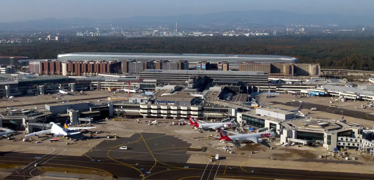 Frankfurt Airport sedd från luften
