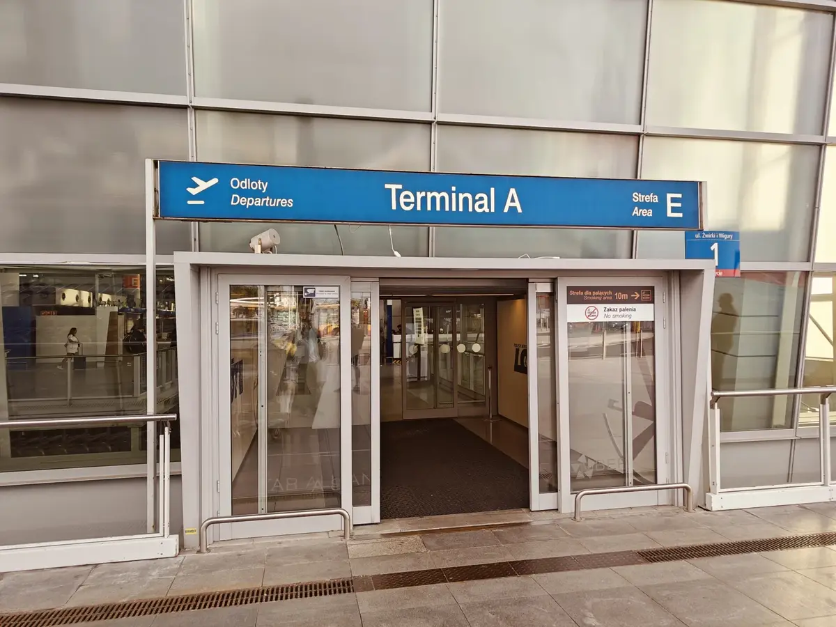 Entrén till Terminal A på Warszawa Chopin flygplats