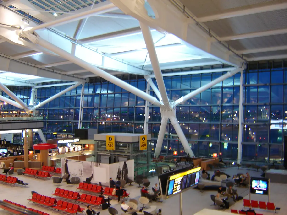 Interiör i London Heathrow Terminal 5